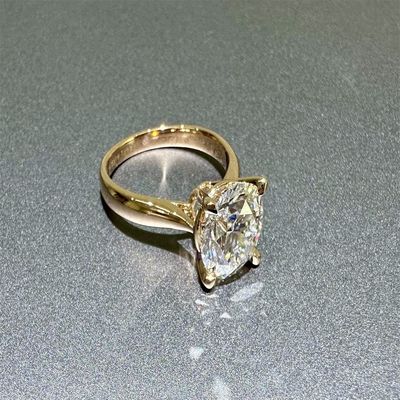 Anel de diamantes de laboratório de 18K e anel de casamento de ouro