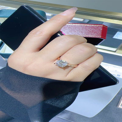 Anel de diamantes de laboratório de 18K e anel de casamento de ouro